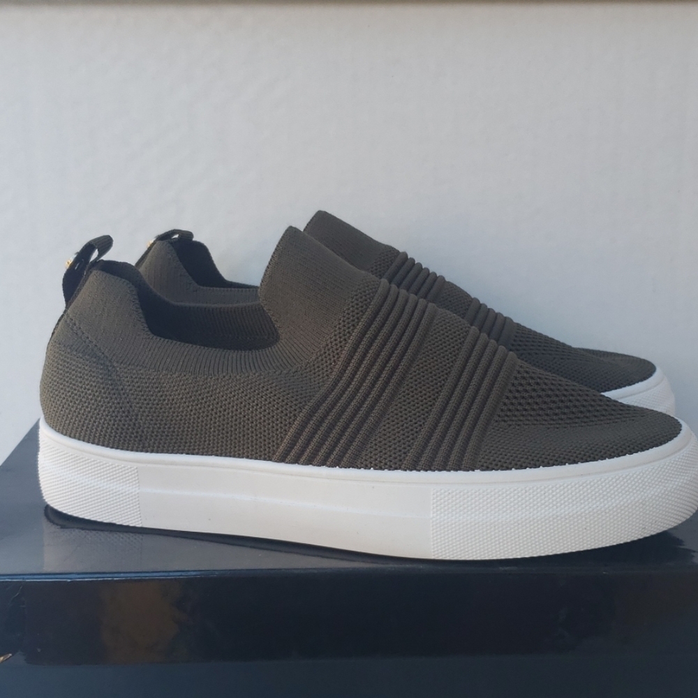 New G by GUESS Santi Womens Shoes SZ 7.5